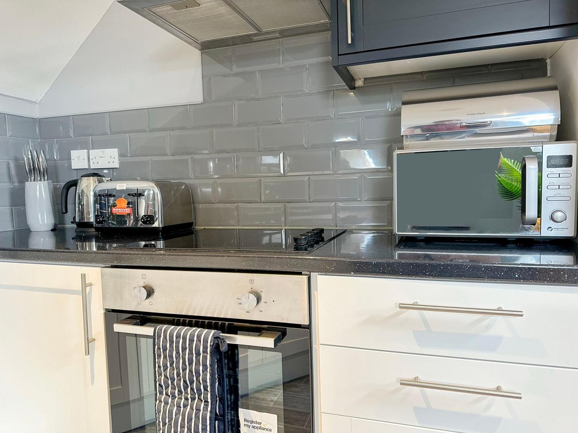 Luxury Boutique Apartments Block Free Street Parking Hounslow Exterior photo