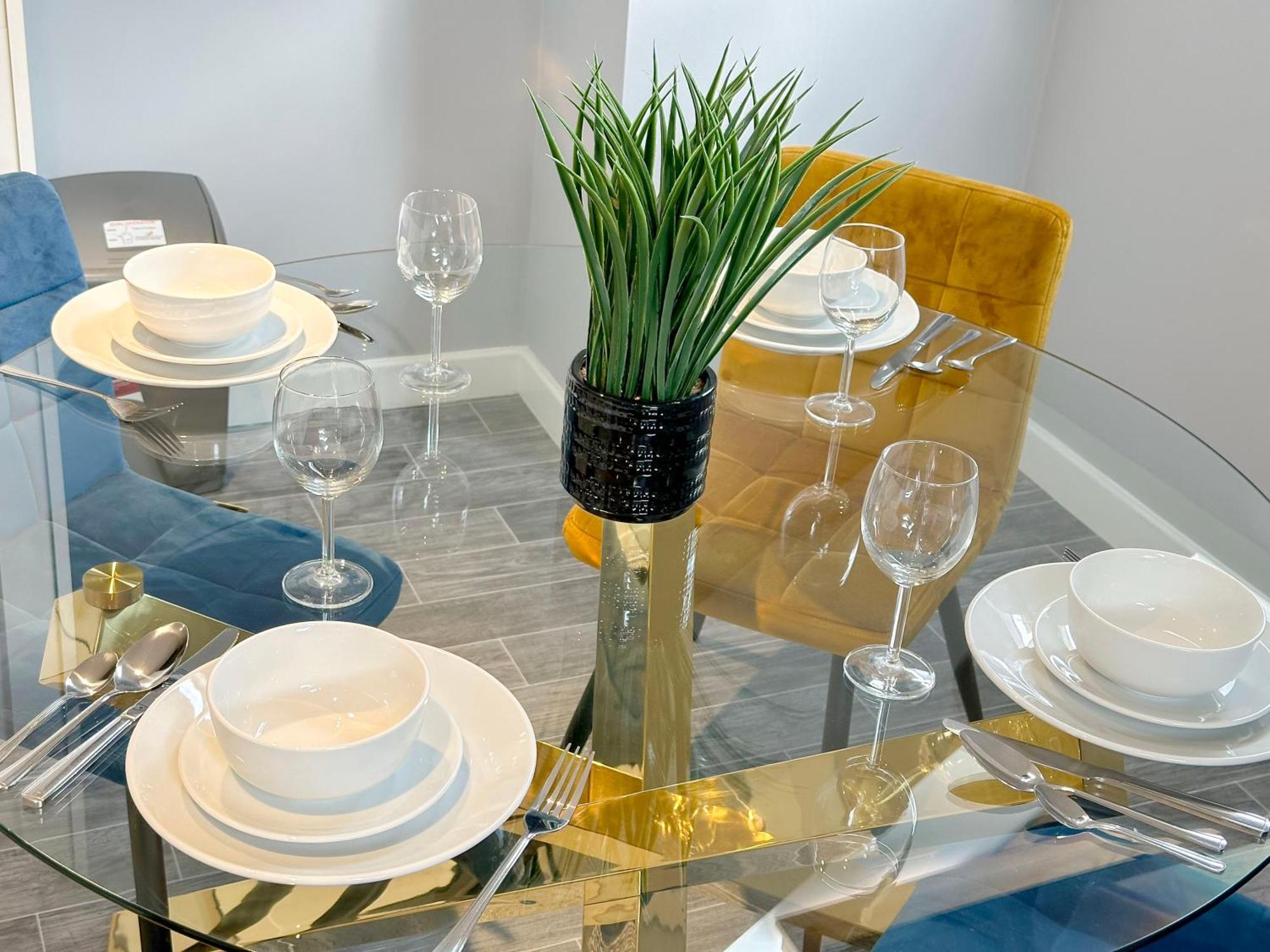 Luxury Boutique Apartments Block Free Street Parking Hounslow Exterior photo