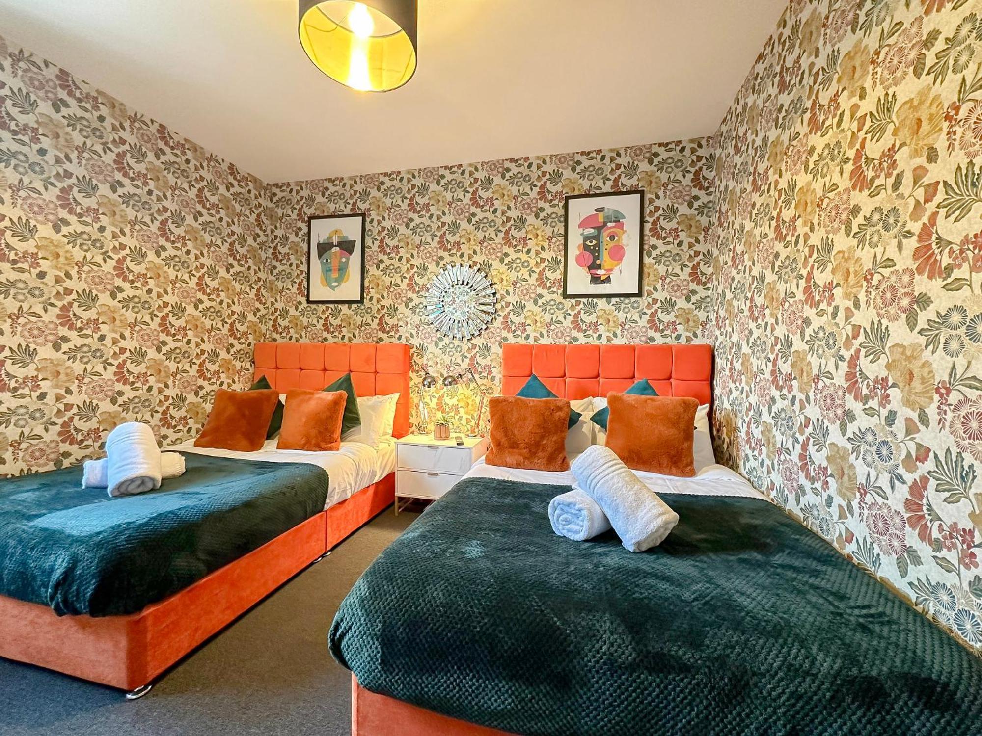 Luxury Boutique Apartments Block Free Street Parking Hounslow Exterior photo