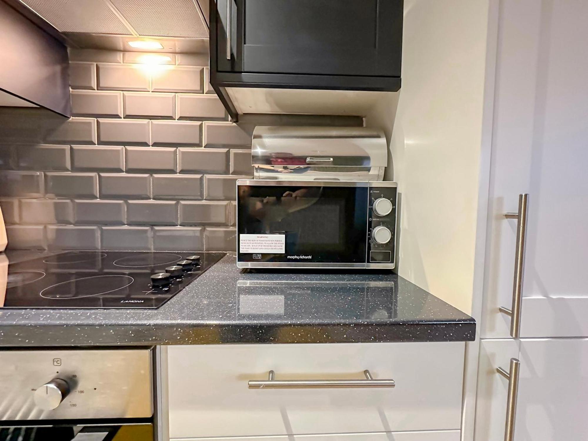 Luxury Boutique Apartments Block Free Street Parking Hounslow Exterior photo